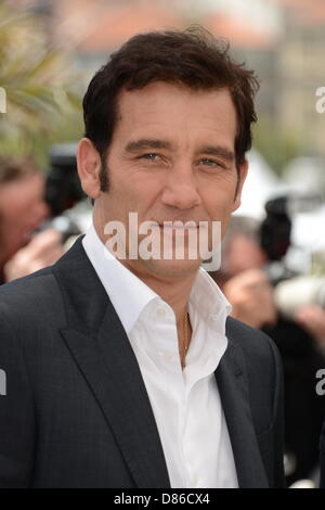 Cannes, Frankreich. 20. Mai 2013. Schauspieler Clive Owen nimmt der Fototermin für "Blood Ties" auf dem 66. jährlichen Cannes Film Festival am 20. Mai 2013 in Cannes, Frankreich. (Bild Kredit: Kredit: Friedrich Injimbert/ZUMAPRESS.com/Alamy Live-Nachrichten) Stockfoto