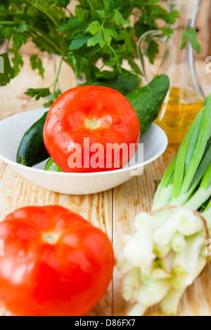 Frisches Gemüse, Tomaten und Gurken Essen Nahaufnahme Stockfoto