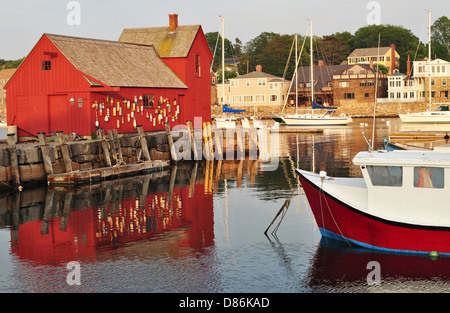 Die Rote Hütte ist Motiv #1. Die perfekte Einstellung in diesem malerischen Hafen.  Motiv #1 ist ein Symbol für Rockport Stockfoto