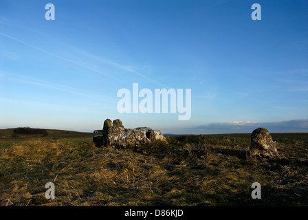 Fünf Brunnen chambered Cairn, neolithische runden Grabhügel mit erstaunlichen Landschaft Ansichten, The Peak District, England, UK Stockfoto