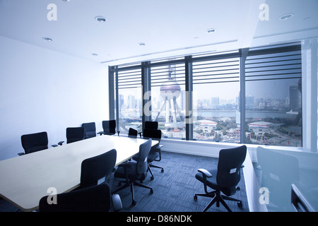 Büro gegen Oriental pearl Tower, dem indoor Bereich Finance Center shanghai Stockfoto