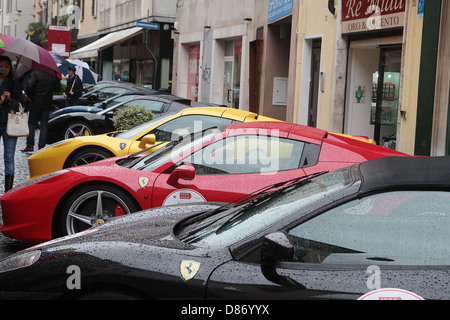 Eine Sammlung von Ferraris versammeln sich in Brescia zu führen, die 1000 Meilen Mille Miglia hin-und Rückfahrt von Brescia nach Rom und wieder zurück Stockfoto