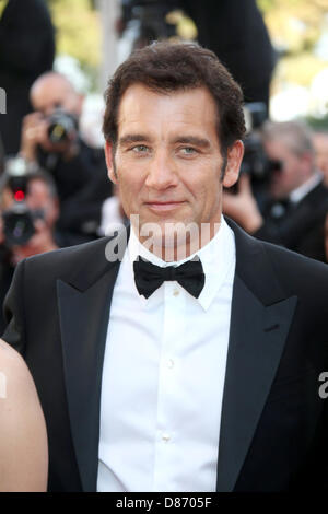 Cannes, Frankreich. 20. Mai 2013. Schauspieler Clive Owen besucht die Premiere von "Blood Ties" während der der 66. Internationalen Filmfestspiele von Cannes im Palais des Festivals in Cannes, Frankreich, am 20. Mai 2013. Foto: Hubert Boesl/Dpa/Alamy Live News Stockfoto