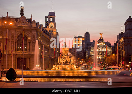 die beleuchteten Brunnen Fuente de Cibeles am Plaza de Cibeles in Madrid, Spanien, Europa Stockfoto