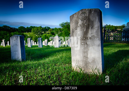 Dies ist ein HDR-Bild von einem unbekannten konföderierten Soldaten Grab auf dem Oakwood Cemetery in Montgomery, Alabama. Stockfoto