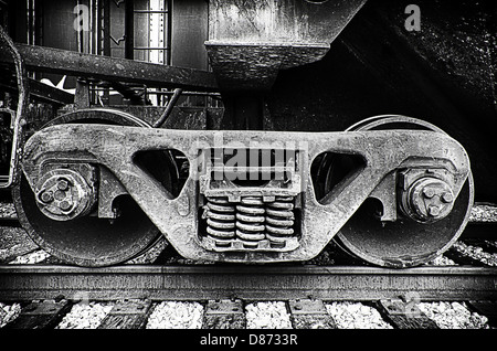 Dies ist ein schwarz / weiß Closeup Bild von Eisenbahnrädern Lok Motor. Stockfoto