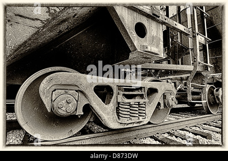 Dies ist ein Sepia Closeup Bild von Eisenbahnrädern Lok Motor. Stockfoto