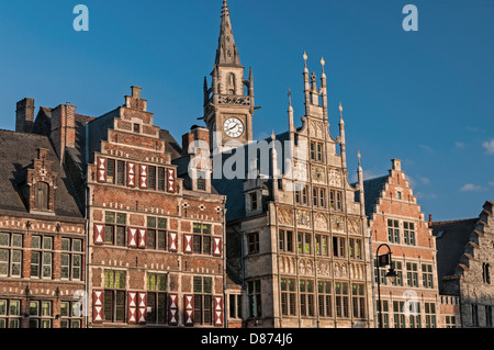 Zunfthäuser und Post Plaza Tower auf die Graslei Gent Belgien Stockfoto