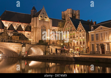 St. Michaels Kirche und Brücke bei Nacht Gent Belgien Stockfoto