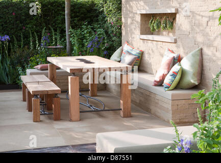 London, UK. 20. Mai 2013. VERGEBEN Goldmedaille RHS CHELSEA FLOWER SHOW 2013 The Homebase Garten Aussaat der Samen des Wandels im Zusammenhang mit der Alzheimer Gesellschaft Designer Adam Frost Sponsor Homebase RHS Chelsea Flower show 2013 Stockfoto