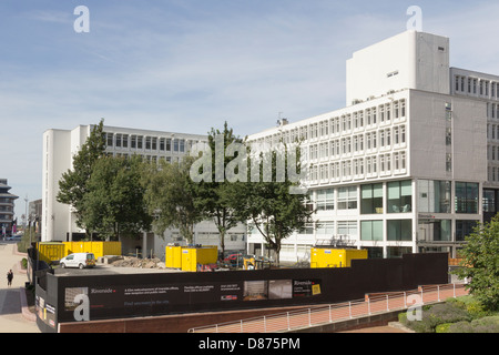 Riverside Bürogebäude, besessen Bruntwood Ltd. in Arbeit eine neue Rezeption zu errichten und den öffentlichen Raum zu verbessern. Stockfoto