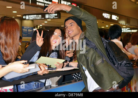 Siva Kaneswaran von The Wanted kommt am internationalen Flughafen Narita in der Präfektur Chiba, Japan am 18. Mai 2013. Stockfoto