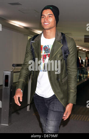 Siva Kaneswaran von The Wanted kommt am internationalen Flughafen Narita in der Präfektur Chiba, Japan am 18. Mai 2013. Stockfoto