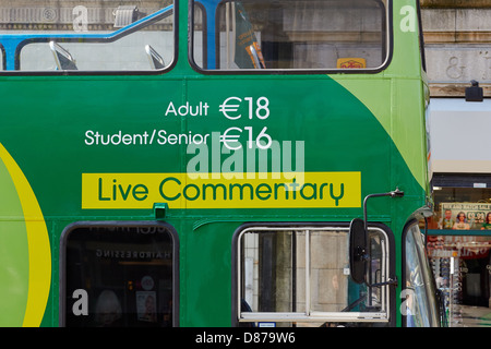 Dublin Bustour – grüne Bus – Hop on Hop off. O' Connell Street, Dublin, Republik Irland Stockfoto