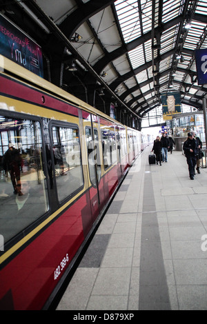U-Bahnlinie S7 der Berliner S-Bahn, in der central Station Hauptbahnhof Stockfoto