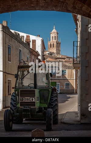 Renaissance-Kirche-Turm in der Stadt von Santa Maria del Campo, Burgos, Castilla y Leon, Spanien, Europa Stockfoto