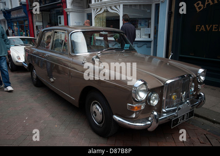 Transport-Motor zeigen bei Faversham in Kent alle Arten von klassischen Autos und Busse am Show über das Wochenende Vanden Plas princess Stockfoto