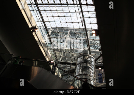 Berlin Hauptbahnhof, eingeweiht im Jahr 2006 ist der Hauptbahnhof in Berlin, Deutschland Stockfoto