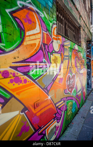 Melbournes Hosier & Rutledge Gassen sind ein berühmter Wahrzeichen wo Straßenkünstler die Wände schmücken dürfen. Stockfoto