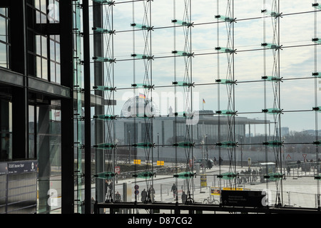 Berlin Hauptbahnhof, eingeweiht im Jahr 2006 ist der Hauptbahnhof in Berlin, Deutschland Stockfoto