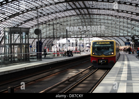 U-Bahnlinie S7 der Berliner S-Bahn, in der central Station Hauptbahnhof Stockfoto