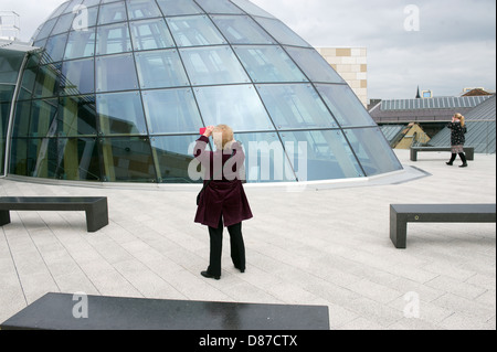 Dachterrasse und Kuppel. Die neue Zentralbibliothek eröffnet im Stadtzentrum von Liverpool. Stockfoto