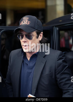 Cannes, Frankreich. 21. Mai 2013. Schauspieler Benicio del Toro gesichtet am 21. Mai 2013 in Cannes, Frankreich. © Jonatha Borzicchi Redaktion / Alamy Live News Stockfoto