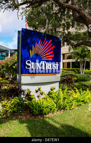 SunTrust Bank Zeichen auf der Main Street in Sarasota FL Stockfoto