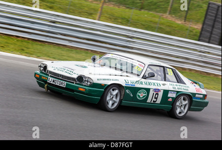 1989 Jaguar XJS mit Fahrer Chris Palmer auf 2013 CSCC Snetterton Meeting, Norfolk, UK. Stockfoto