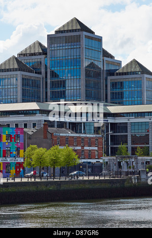 Dublin Stadt Skyline zeigt die Ulster Bank Konzernzentrale auf Georges Quay, Dublin, Irland Stockfoto