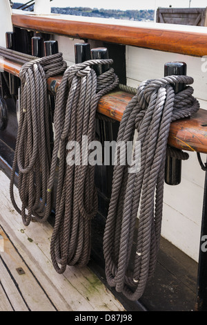 Nautische Seile bei RSS Discovery verstaut. Entdeckung-Punkt-Dundee Stockfoto