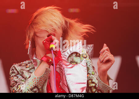 Gulf Shores, ALABAMA, USA. 19. Mai 2013. Karen O der ja ja Yeahs während der Hangout-Musik-Festival in Gulf Shores, Alabama am 19. Mai 2013 führt.  Die Band spielte den letzten Tag des dreitägigen Music Festival. (Bild Kredit: Kredit: Dan Anderson/ZUMAPRESS.com/Alamy Live-Nachrichten) Stockfoto