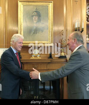 Madrid, Spanien. 21. Mai 2013. Spanische König Juan Carlos besucht ein Publikum mit dem ehemaligen US-Präsidenten Bill Clinton im Zarzuela-Palast am 21. Mai 2013 in Madrid (Bild Kredit: Kredit: Jack Abuin/ZUMAPRESS.com/Alamy Live News) Stockfoto