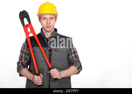 Handwerker mit einem riesigen Schraubenschlüssel Stockfoto