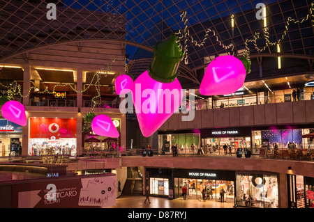 Weihnachtsschmuck im Cabot Circus, Bristol, Großbritannien Stockfoto