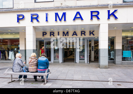 Primark Store vor dem Eingang, England, UK Stockfoto
