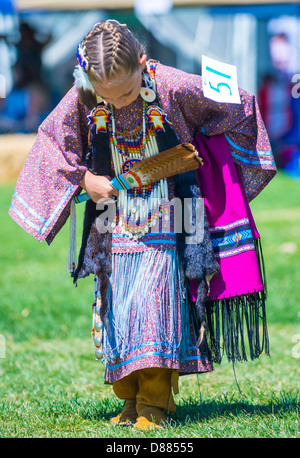 Eine nicht identifizierte gebürtige Inderin nimmt Teil an der Mariposa 20. jährlichen Pow Wow in Kalifornien Stockfoto