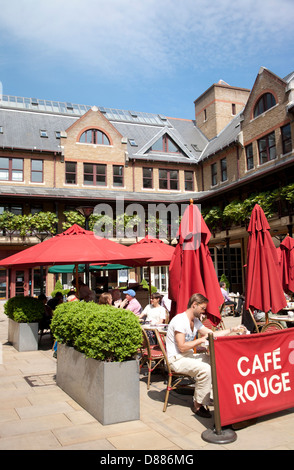 Café im Freien im Lancer Square, Kensington Church Street, London, Vereinigtes Königreich, GB Stockfoto