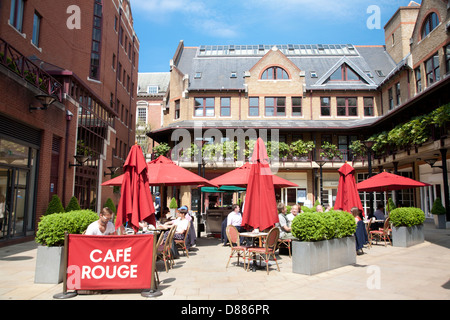 Café im Freien im Lancer Square, Kensington Church Street, London, Vereinigtes Königreich, GB Stockfoto