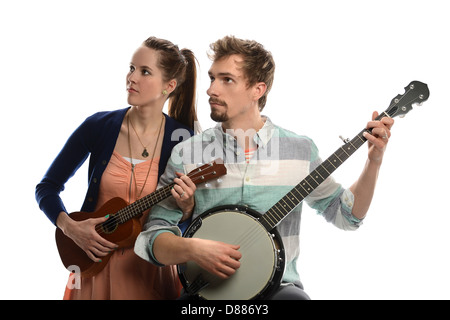 Frau spielt Ucalaly und Mann spielt Banjo isoliert auf weißem Hintergrund Stockfoto