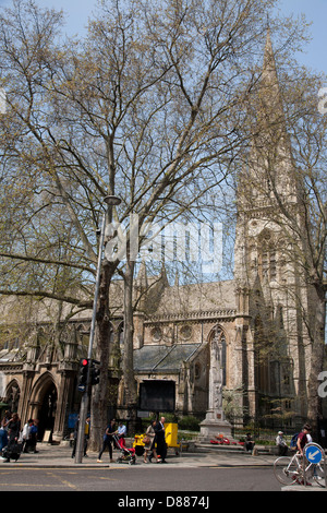 Blick auf die Kirche St. Mary Abbots, Kensington Church Street, London, England, UK-GB Stockfoto