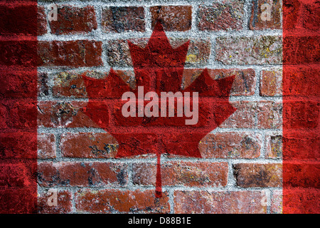 Kanadische Flagge auf strukturierte Grunge Brick Hintergrund Stockfoto