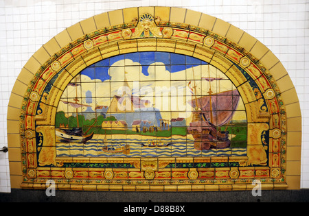 New York CIty U-Bahn-System eingerichtet, bunte Keramik Plaketten und Mosaike Fliesen New York NY New York Subway Wand, u-Bahn, Stockfoto