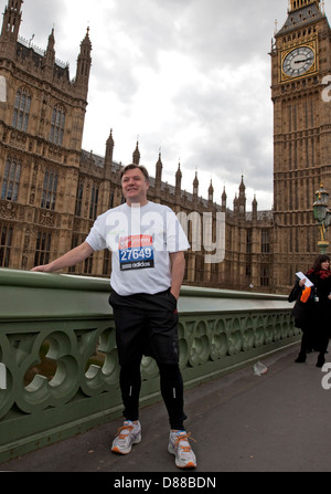 Schatten-Kanzler Ed Kugeln und andere Mitglieder des Parlaments Photocall außerhalb der Häuser des Parlaments vor der London marathon2012 Stockfoto