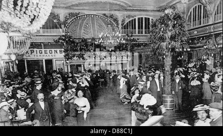 Tanzsaal, Moulin de la Galette, Paris, Frankreich Stockfoto