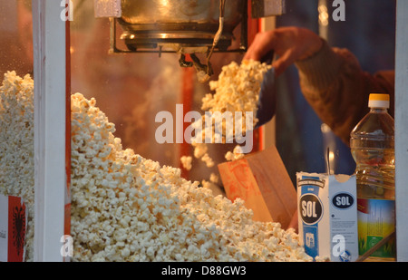 Popcorn-Stand auf Mutter Theresa Boulevard während 5. Independence Day feiern, 17. Februar 2013, Pristina, Kosovo Stockfoto