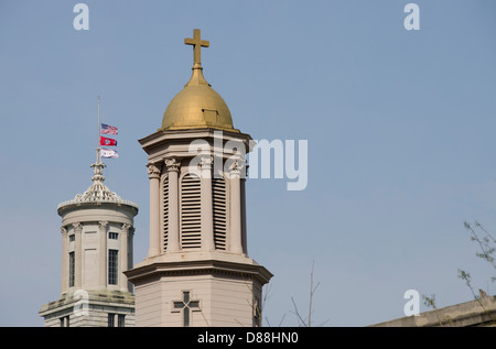 Nashville Tennessee. Tennessee State Capitol und die St. Maria von den sieben Kirche. Stockfoto