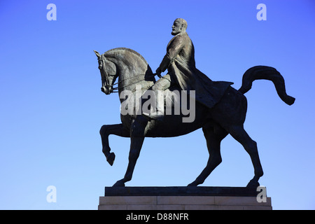 Reiterstatue von Carol i., vor der Universitätsbibliothek, Bukarest, Rumänien Stockfoto