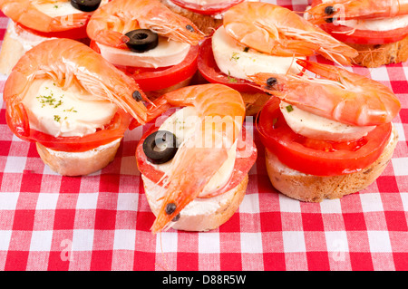 Mini-Garnelen-Sandwiches mit Mozzarella-Käse Stockfoto