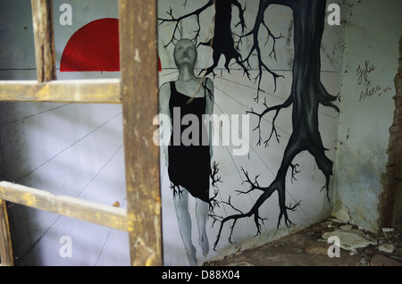 Graffiti auf Wand in Yoga-Halle, Maharishi Mahesh Yogi Ashram (Beatles Ashram), Rishikesh, Indien - Aug 2012 Stockfoto